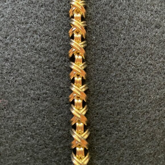 Tiffany & Co 7". 18k Yellow Gold Vintage Signature X Bracelet/Case & Box - Picture 11 of 14